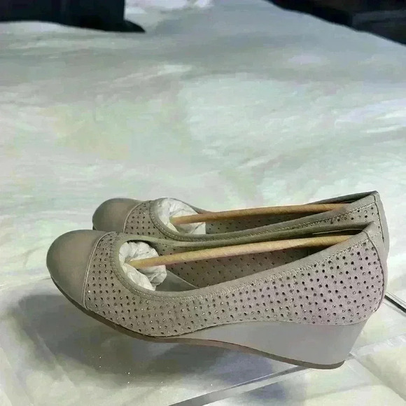 Karen Scott wedge heels faux suede size women’s US 9 - Picture 4 of 6